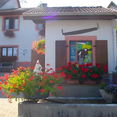 Au Pied Du Rocher Apartman