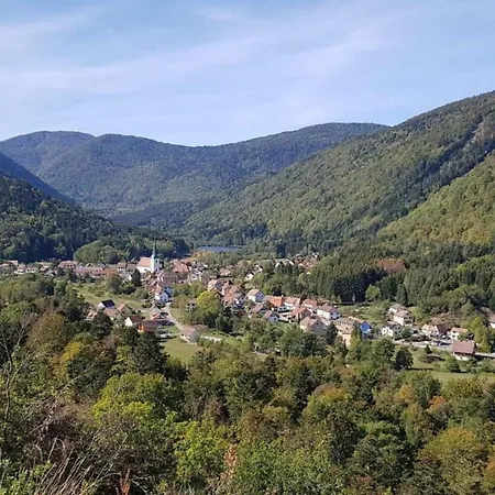 Au Pied Du Rocher